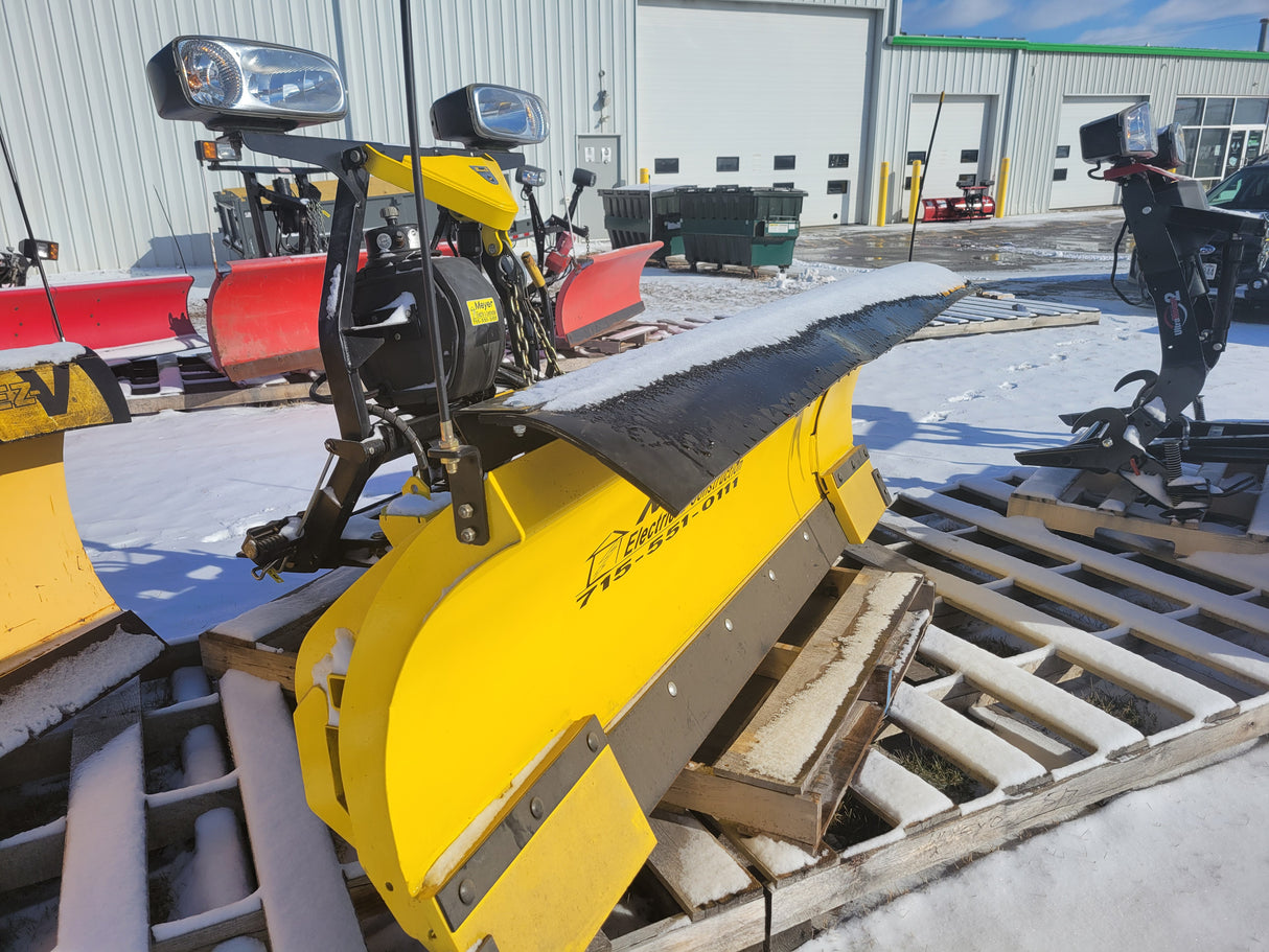 Used FISHER® XLS 8'10" Winged Snowplow (P-U2601)