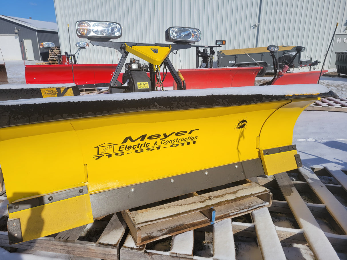 Used FISHER® XLS 8'10" Winged Snowplow (P-U2601)