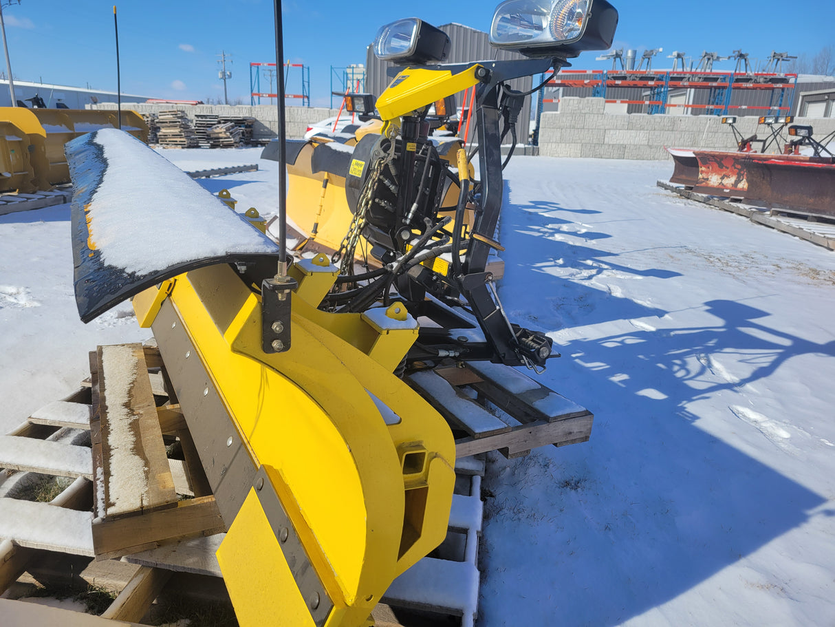 Used FISHER® XLS 8'10" Winged Snowplow (P-U2601)