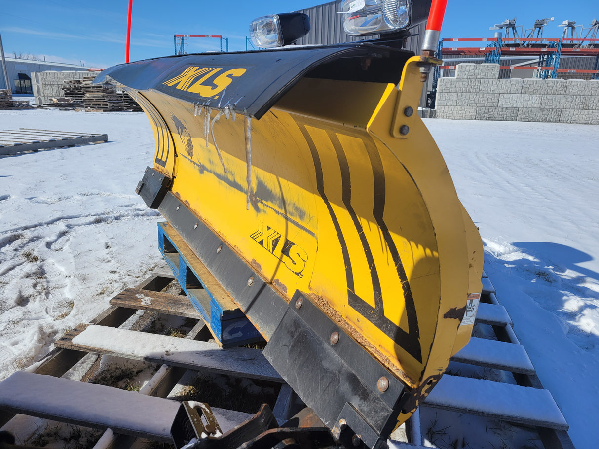 Used FISHER® XLS 8'-10' Winged Snowplow (P-U2603)