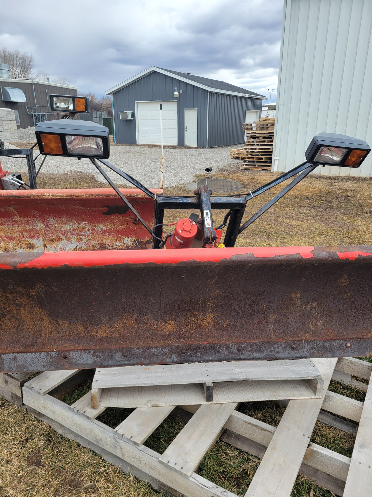 Used WESTERN® Pro 7'6" Straight Blade Snowplow (P-U2501)