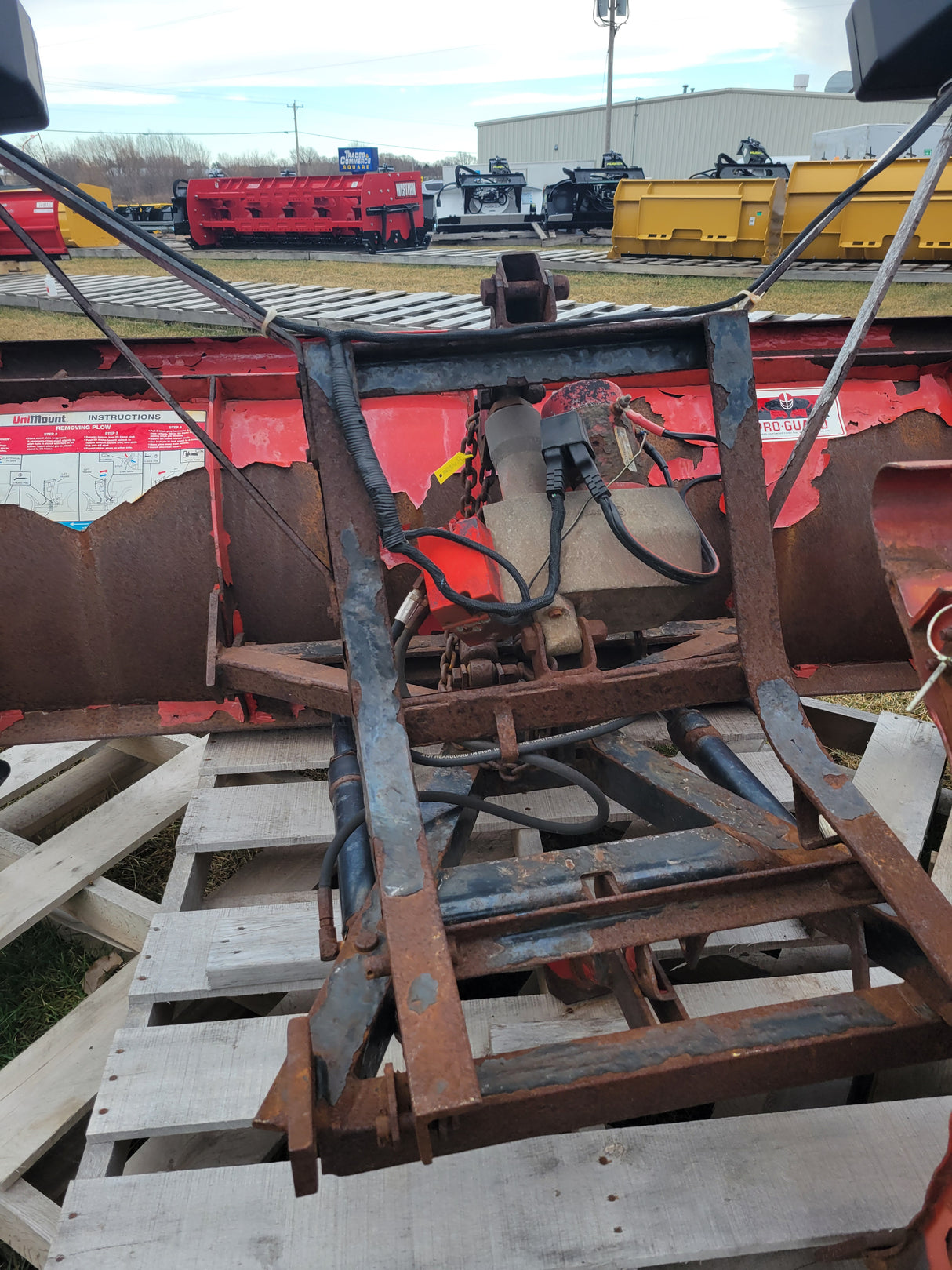 Used WESTERN® Pro 7'6" Straight Blade Snowplow (P-U2501)