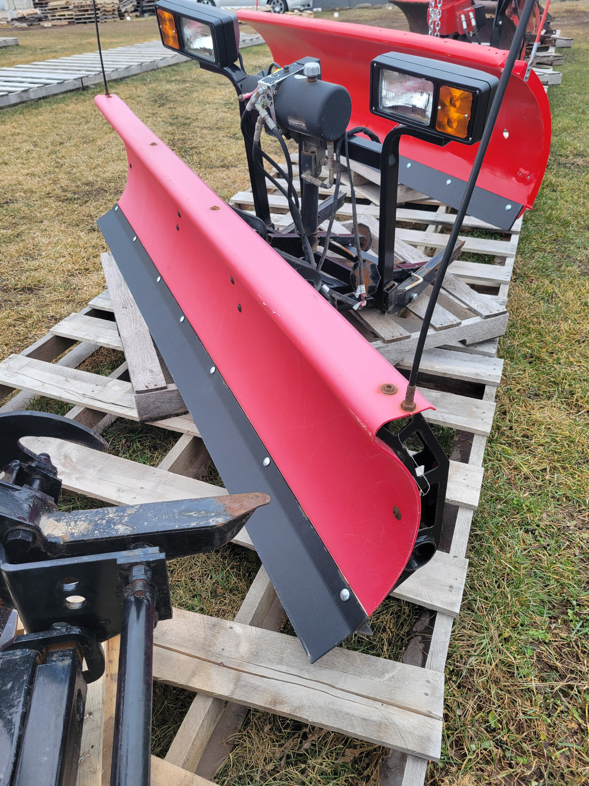 Used WESTERN® Suburbanite 6'8" Poly Straight Blade Snowplow (P-U2310)