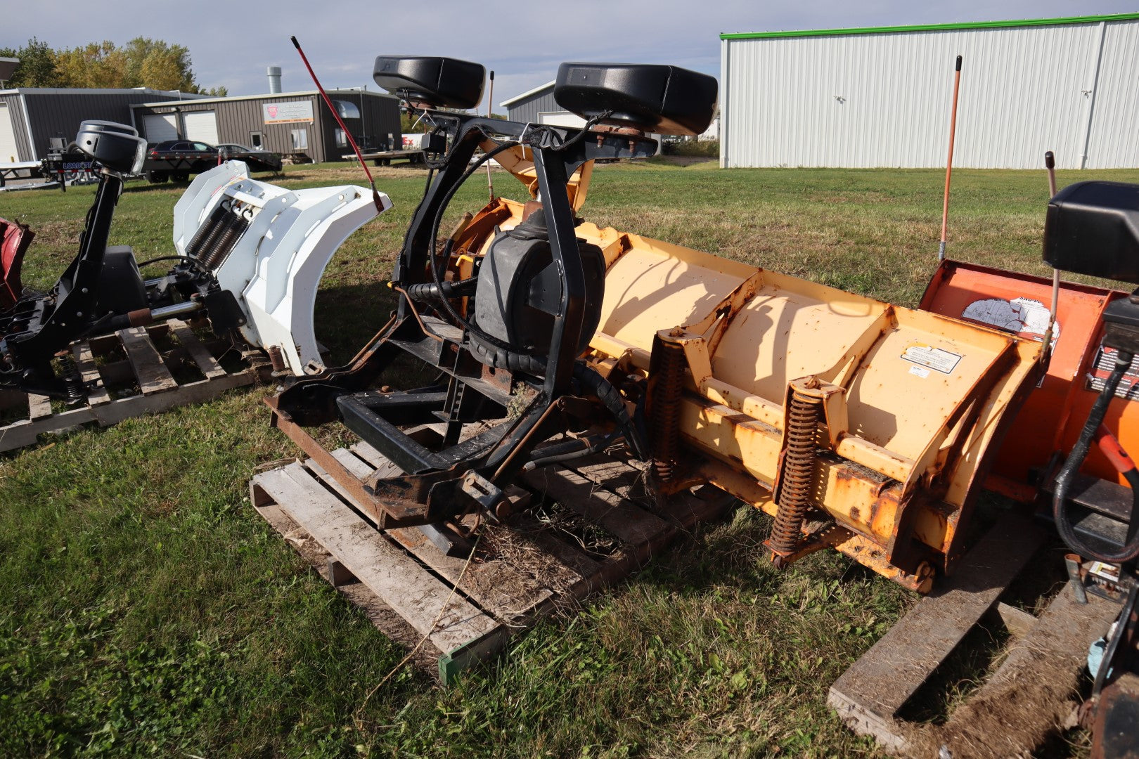 FISHER® Snowplow #1915, 8'-10' XLS (Wideout), 2-Plug (Fleet Flex)